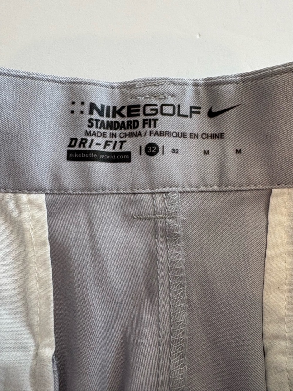 Nike Golf Men’s Light Gray Standard FigFlat-Front Shorts 32 - Picture 2 of 4